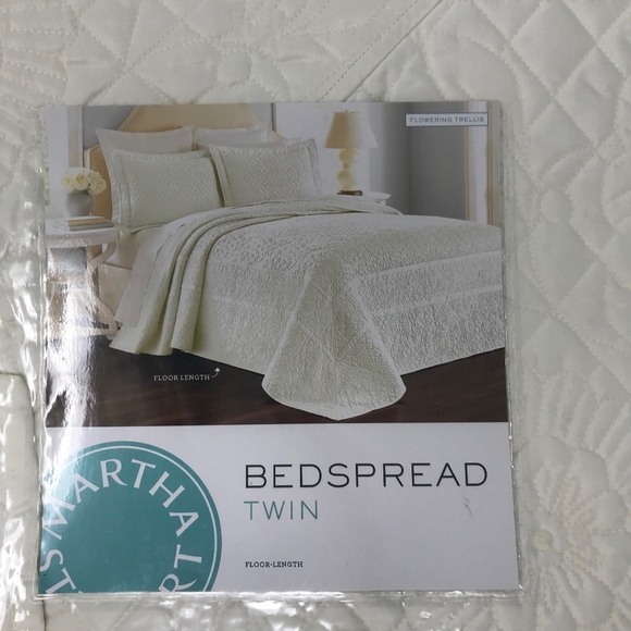 Martha Stewart Twin Bedspread Cream Flowering New - Picture 1 of 6